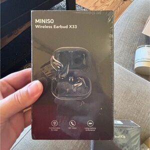 Wireless earbuds